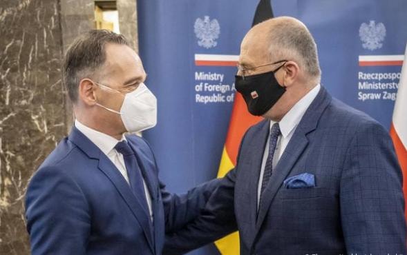 Ngoại trưởng Đức Heiko Mass (trái) có mặt tại Warsaw để thảo luận về các vấn đề song phương và châu Âu với người đồng cấp Ba Lan Zbigniew Rau - Ảnh: Thomas Koehler
