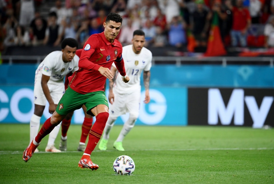 Siêu sao Ronaldo vẫn sáng cửa với danh hiệu Chiếc giày vàng Euro 2020. Ảnh: Getty Images