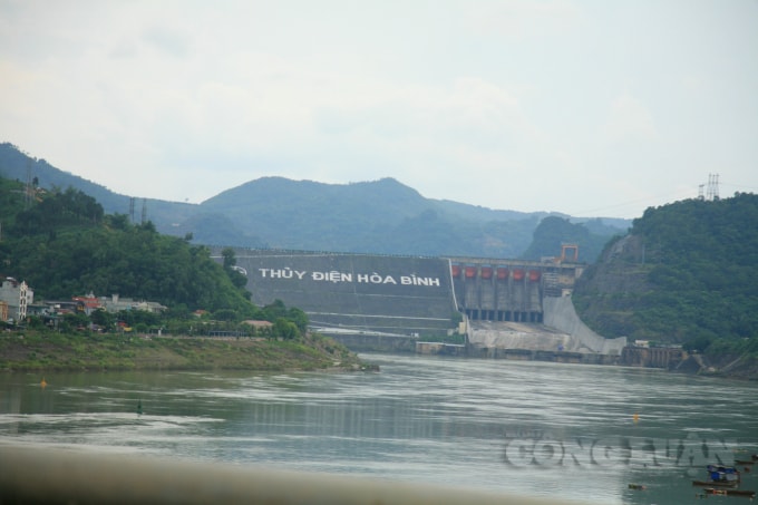 Vào sáng cùng ngày, mực nước hồ được ghi nhận là 84,1m, cách mực nước chết hơn 4m.