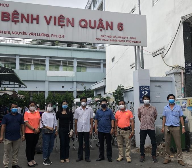 Đoàn đến với bệnh viện quận 6.