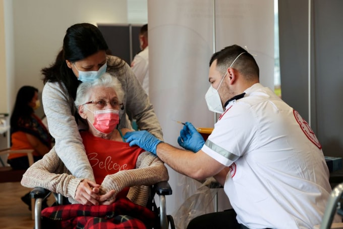 Israel phát hiện hiệu quả của vắc xin COVID-19 do Pfizer điều chế đang có dấu hiệu giảm - Ảnh: Reuters