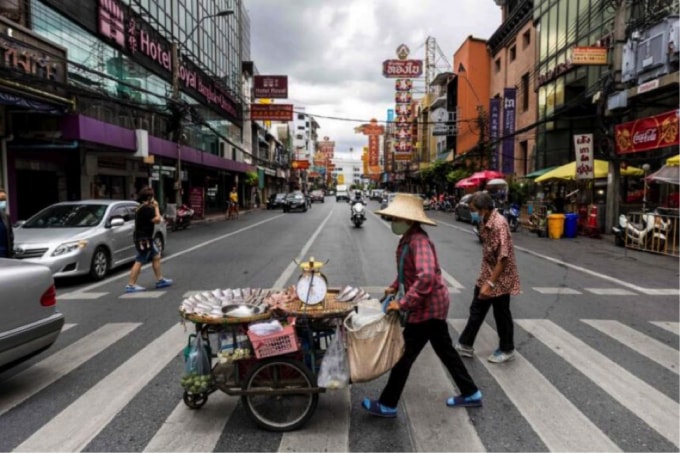 Đường phố Thái Lan vốn nhộn nhịp và đông đúc khách du lịch nước ngoài trở nên vắng vẻ đến lạ thường sau khi đại dịch Covid-19 bùng phát. Ảnh: Strait Times.