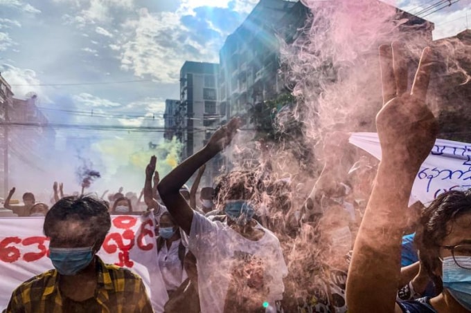 Người biểu tình ở Myanmar. Ảnh: AFP