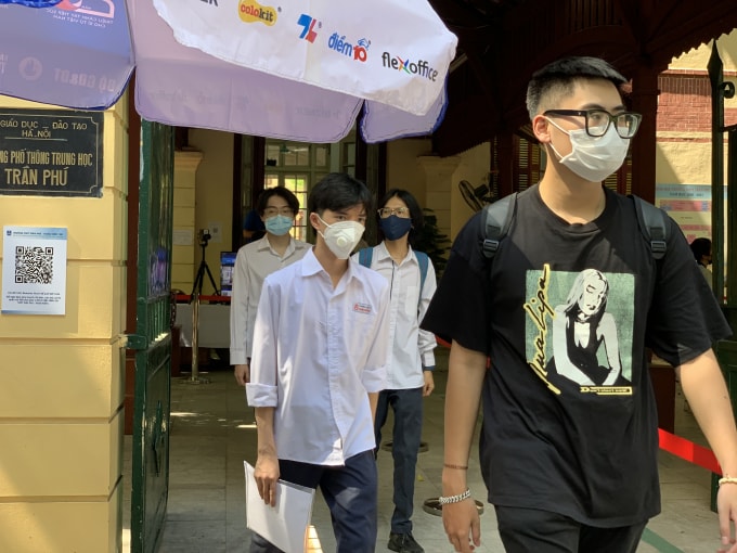 Gần 1 triệu thí sinh hoàn thành bài thi môn Toán Kỳ thi tốt nghiệp THPT 2021 (ảnh Trinh Phúc).