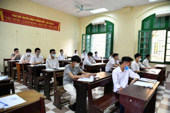 Sáng 8/7, các thí sinh sẽ làm bài thi tổ hợp KHTN hoặc KHXH (ảnh Quang Hùng).