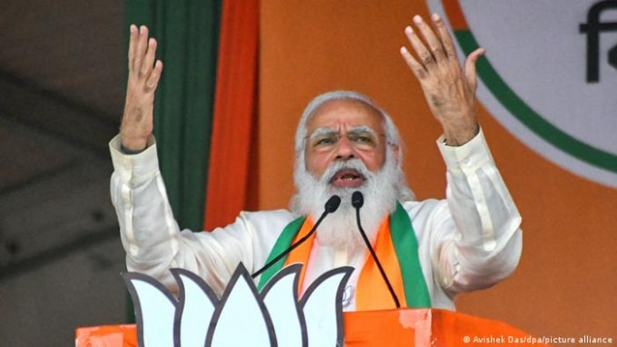 Thủ tướng Ấn Độ Narendra Modi phát biểu tại một cuộc mít tinh chính trị. Ảnh : PA