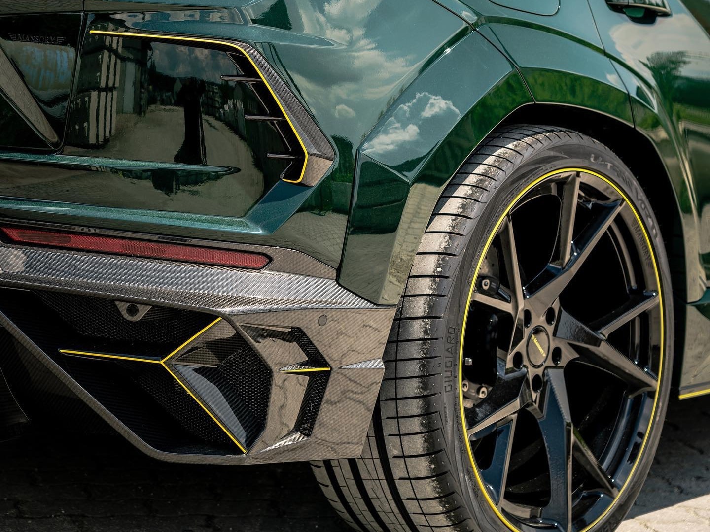Lamborghini Urus Venatus Ảnh: Carscoop