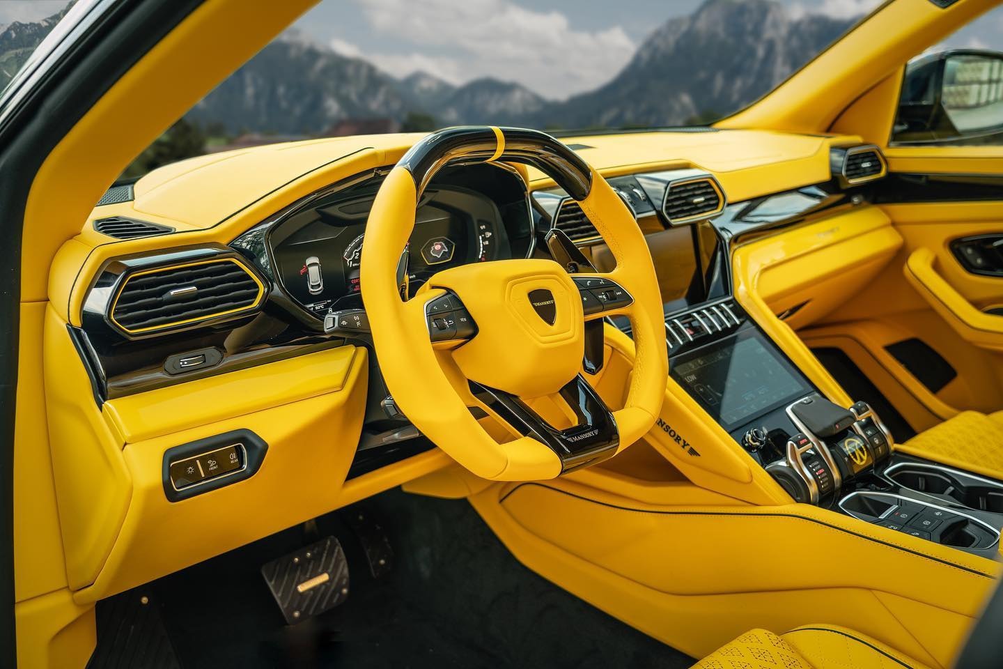 Lamborghini Urus Venatus Ảnh: Carscoop