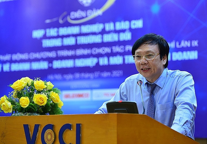 Nhà báo Hồ Quang Lợi - Phó Chủ tịch Thường trực hội nhà báo Việt Nam - phát biểu tại diễn đàn.