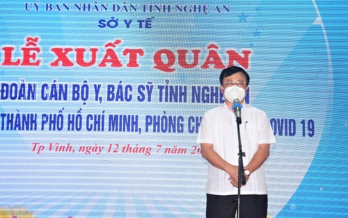 Phó Chủ tịch UBND tỉnh Nghệ An Bùi Đình Long phát biểu tại buổi xuất quân hỗ trợ cho TP Hồ Chí Minh phòng, chống Covid-19