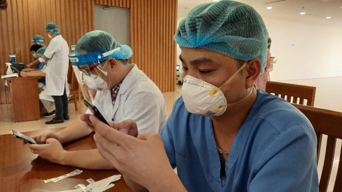 Thông tin của những người được lấy mẫu xét nghiệm sẽ được cán bộ y tế nhập trực tiếp trên hệ thống điện tử.