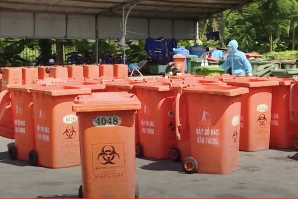 Việc xử lý rác thải phải đảm bảo an toàn cho nhân viên y tế, người bệnh, người nhà người bệnh và các đối tượng liên quan trong phòng, chống dịch COVID-19. Ảnh minh họa