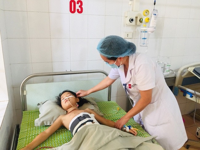 Hiện tại cháu bé đã qua cơn nguy kịch (ảnh: Bệnh viện cung cấp).