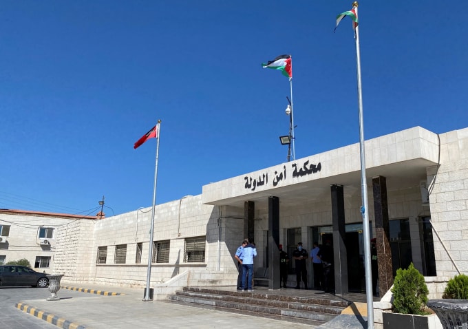 Bệnh viện điều trị COVID-19 ở thành phố Nassiriya, Iraq, bị cháy khiến ít nhất 41 người chết và 60 người bị thương - Ảnh: Reuters