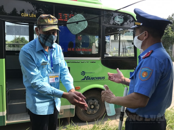 Thành phố Hà Nội sẽ tiếp tục duy trì phương án vận hành tạm thời, giảm tần suất hoạt động của các tuyến xe buýt trợ giá để phòng chống dịch bệnh COVID-19. Ảnh minh họa