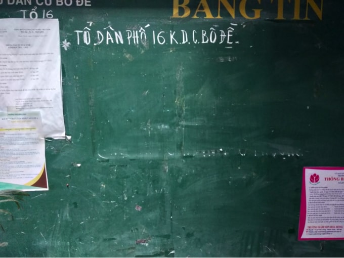 Bảng tin của tổ dân phố 16.K.D.C Bồ Đề( Chính Kinh-Thanh Xuân) không dán công điện của UBND thành phố Hà Nội.