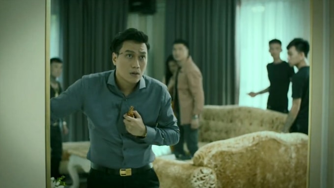 Vai phụ trong “Hồ sơ cá sấu” đối với Việt Anh cũng là một vai khó vì là lần đầu nam diễn viên vào vai một công chức biến chất.