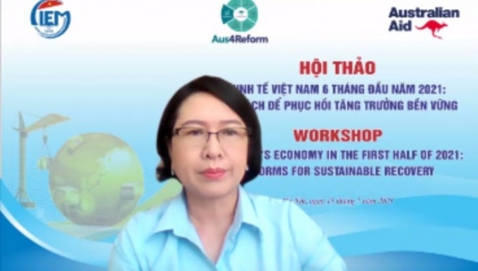 Tiến sĩ Trần Thị Hồng Minh, Viện trưởng CIEM dự báo, kinh tế Việt Nam trong 6 tháng cuối năm 2021, có thể xảy ra trong 2 kịch bản.
