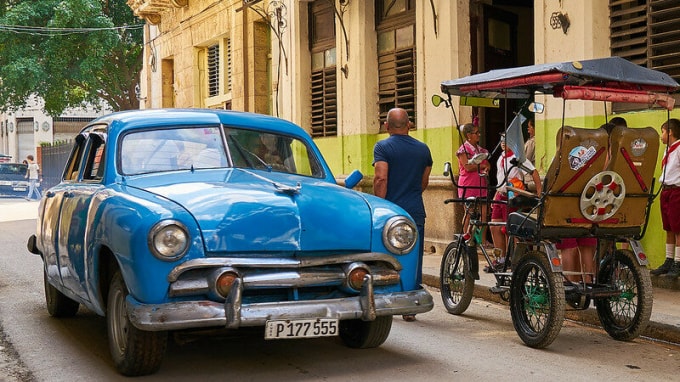 Nhà Trắng đang xem xét nới lỏng lệnh cấm chuyển tiền về Cuba, một phần của việc xem xét lại chính sách Cuba của Mỹ dưới thời ông Trump - Ảnh: Pedro Szekely/Flickr)