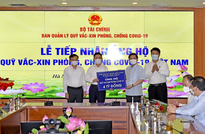 Trong đợt tiếp nhận này, Quỹ vắc-xin đã nhận được 57,8 tỷ đồng, và 1 triệu USD (tương đương 23 tỷ đồng).