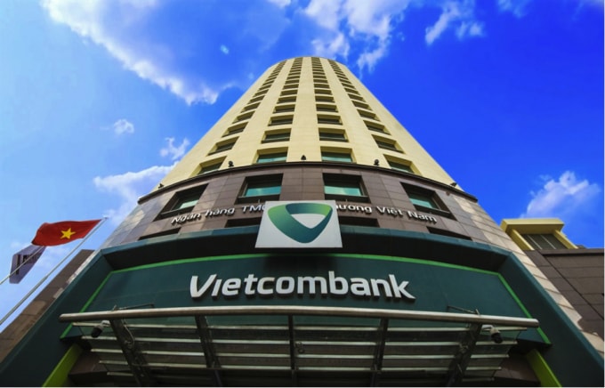 VCB cũng giảm mạnh lãi suất.