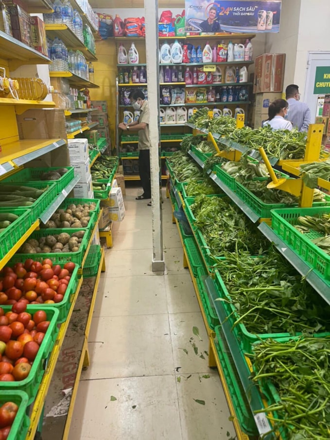 Việc thiếu hàng hóa chỉ diễn ra ở các cửa hàng thực phẩm nhỏ lẻ, nhất là các cửa hàng tiện lợi.