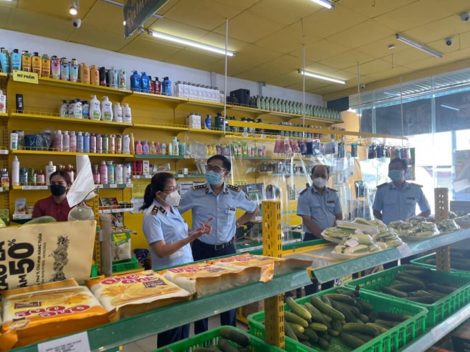 Tại các hệ thống siêu thị, cửa hàng tiện lợi trên địa bàn thành phố, hiện chưa ghi nhận tình trạng găm hàng, hoặc việc tăng giá bất hợp lý.