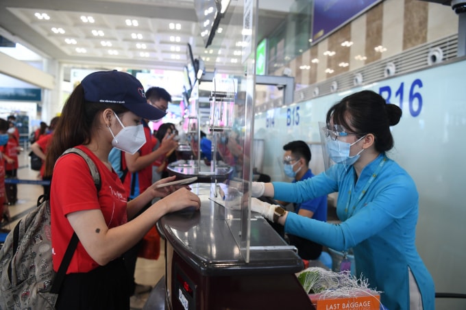 Khuyến cáo hành khách trước khi di chuyển từ vùng dịch về địa phương các yêu cầu về cách ly y tế, phòng chống dịch bệnh để hành khách được biết, cân nhắc trước khi di chuyển. Ảnh minh họa