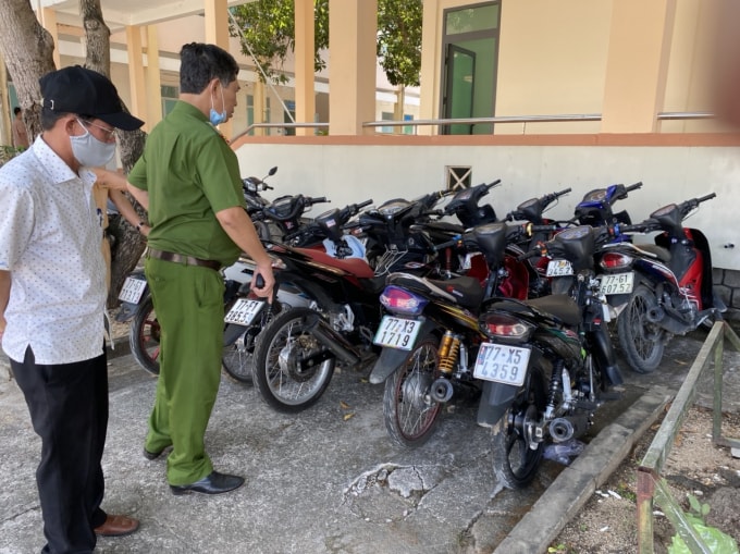 Các xe mô tô bị tạm giữ.
