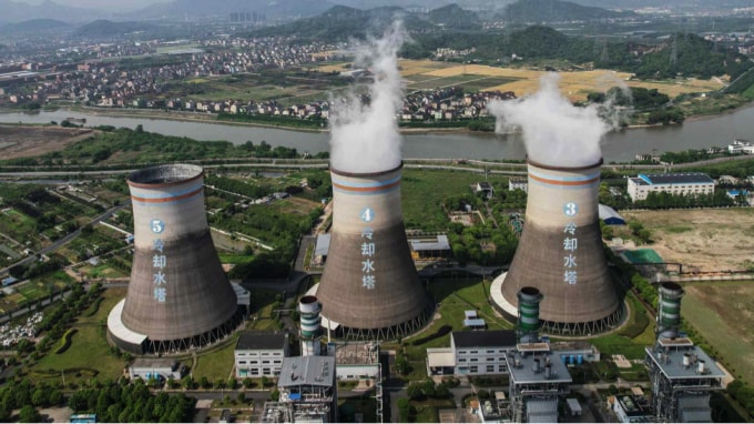 Một nhà máy nhiệt điện than ở Hàng Châu thuộc tỉnh Chiết Giang phía đông Trung Quốc vào ngày 16/7. Trung Quốc đã khởi động giao dịch carbon đầu tiên vào 16/7. Ảnh: FeatureChina/AP.
