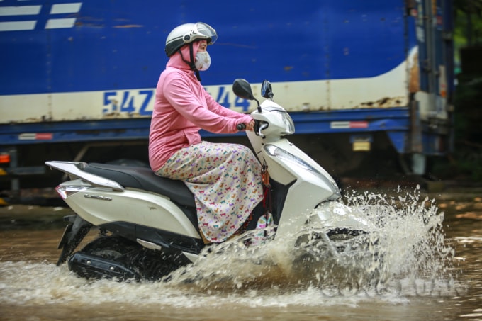 Ở phía Đông Bắc Bộ và Bắc Trung Bộ có mưa rào và dông rải rác, cục bộ có mưa vừa, mưa to (thời gian mưa tập trung vào chiều tối và đêm). Từ ngày 22-24/7 có mưa rào và dông, cục bộ có mưa to.