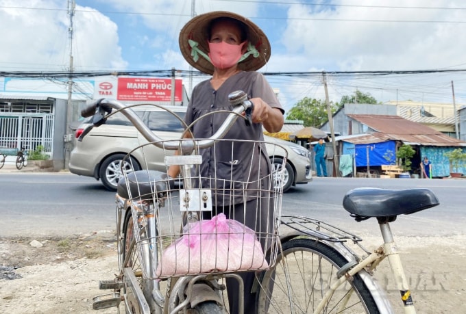 An Giang vận động trên 300 tấn gạo hỗ trợ người nghèo, đồng thời trích 12 tỷ đồng hỗ trợ 8.000 người bán vé số dạo