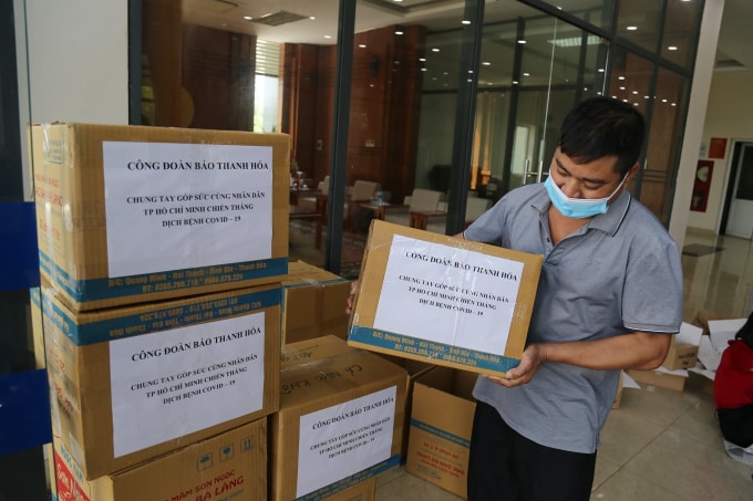 Thông qua hoạt động này, Thanh Hoá mong muốn được chia sẻ, động viên, hỗ trợ người dân TP Hồ Chí Minh vượt qua khó khăn, ổn định cuộc sống và tăng cường khối đoàn kết dân tộc, cùng Nhân dân cả nước chung tay đẩy lùi dịch bệnh Covid-19. Ảnh: BTH