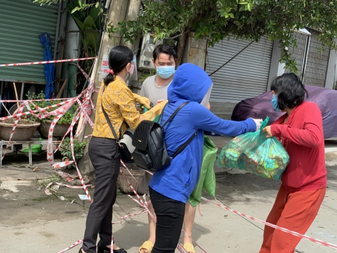Cung cấp lương thực, thực phẩm cho người dân trong khu phong tỏa ở Đồng Nai - Ảnh: Sở NN&PTNT Đồng Nai.