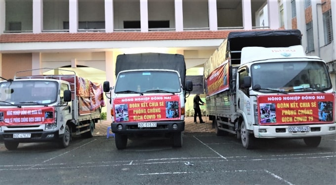 Những chuyến xe mang nông sản đến khu vực đang bị thiếu thốn, cần hỗ trợ - Ảnh: Sở NN&PTNT Đồng Nai.