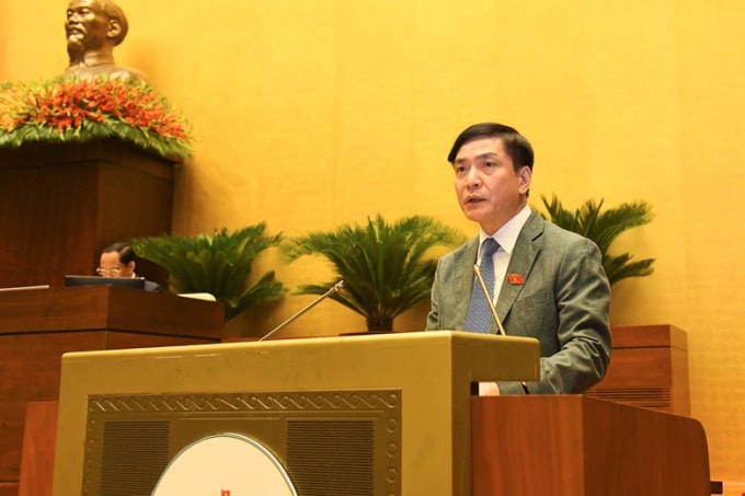 Tổng Thư ký Quốc hội Bùi Văn Cường trình bày tờ trình về dự kiến Chương trình giám sát của Quốc hội năm 2022.