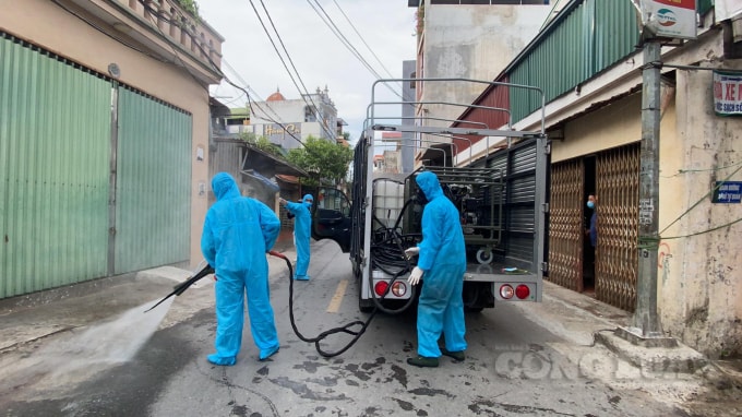 Đến khoảng 17h chiều cùng ngày, lực lượng quân đội đã hoàn thành việc khử khuẩn và trở về đơn vị an toàn.