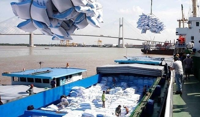 Hạn chế thuyền viên lên bờ để phòng chống dịch COVID-19 lây lan. Ảnh minh họa