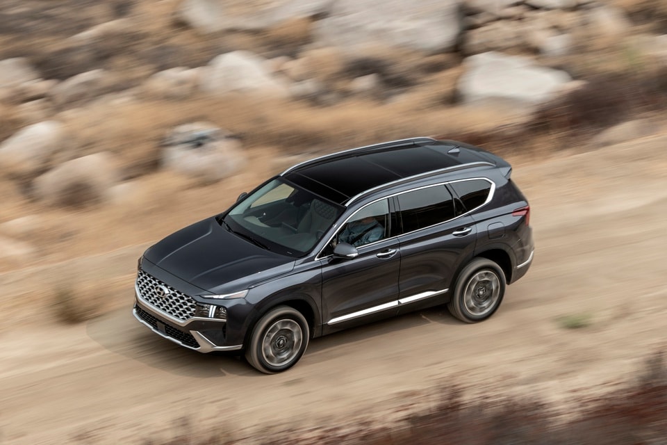 Hyundai Santa Fe 2021 tại thị trường Mỹ bị triệu hồi để kiểm tra lỗi rò rỉ xăng. Ảnh: TL