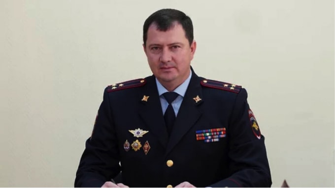 Đại tá cảnh sát Alexey Safonov – người đứng đầu Sở Cảnh sát giao thông phụ trách khu vực phía nam Stavropol – bị bắt giữ cùng nhiều nghi phạm vì dính cáo buộc nhận hối lộ và lạm quyền. Ảnh: RT/ Getty Images.
