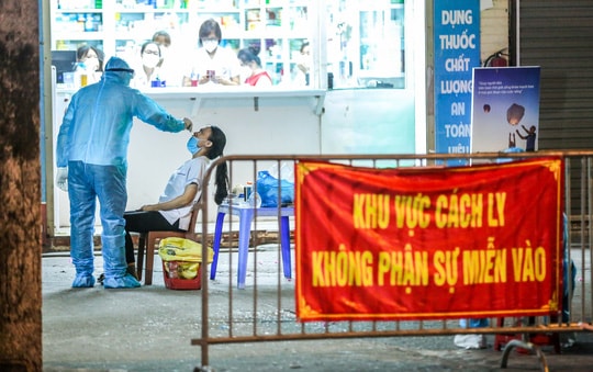 Đình chỉ hoạt động kinh doanh dược tại nhà thuốc Đức Tâm. Ảnh: NLO