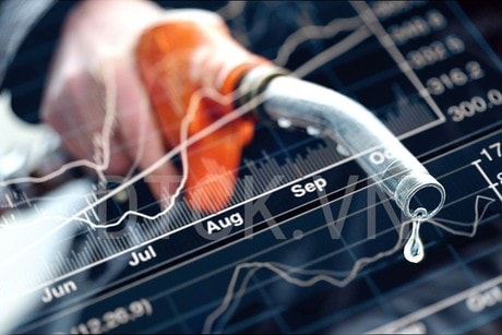 Giá dầu thế giới hôm qua bất ngờ tăng hơn 4% bất chấp số liệu cho thấy tồn kho dầu thô của Mỹ tăng đã hỗ trợ nhóm dầu khí khi đồng loạt tăng giá. Ảnh minh họa.