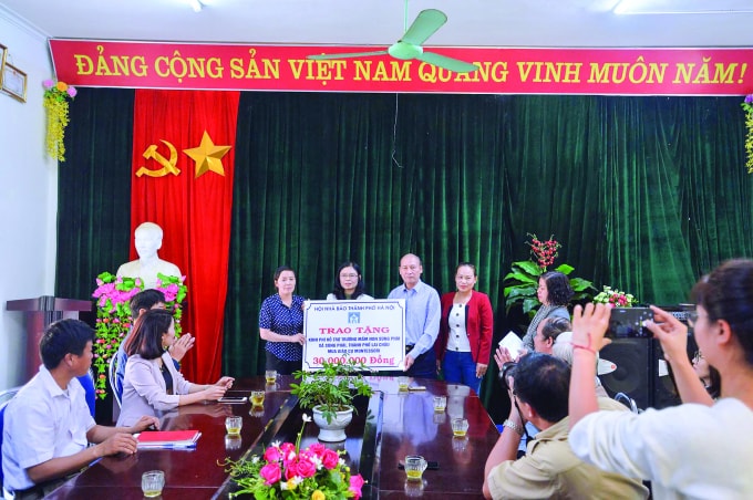 Hội Nhà báo TP. Hà Nội đã thăm và trao tặng quà tại điểm Trường Mầm non Sùng Phài (xã Sùng Phài, TP. Lai Châu, tỉnh Lai Châu).