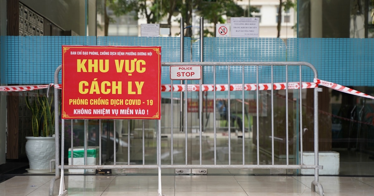 Hà Nội tiến hành phong tỏa 240 căn hộ tại tòa chung cư CT7J ở Hà Đông. Ảnh: dantri.com.vn