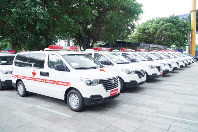 Vietjet và HDBank tặng 10 chiếc xe cứu thương hỗ trợ công tác phòng chống dịch tại TP.HCM.