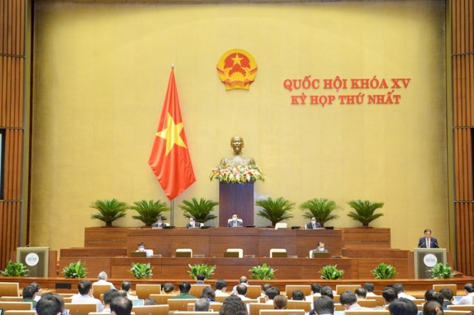 Quốc hội nghe Bộ trưởng Lê Minh Hoan trình bày Tờ trình về chủ trương đầu tư Chương trình mục tiêu quốc gia Xây dựng nông thôn mới giai đoạn 2021-2025.