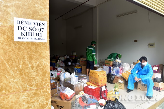 Hàng hoá được tập trung trước khi chuyển đến tay bệnh nhân