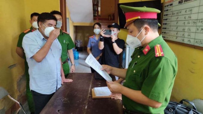 Công an đọc lệnh bắt tạm giam nguyên quyền Cục trưởng Cục Quản lý thị trường Hải Dương Nguyễn Thanh Hải