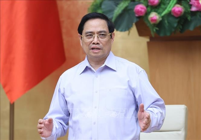 Thủ tướng Chính phủ Phạm Minh Chính chủ trì cuộc họp về sản xuất vaccine phòng COVID-19 ở trong nước. (Ảnh: TTXVN)