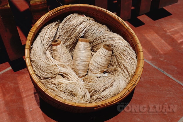 Sợi sen thu được rất mảnh, bông, nhẹ và có mùi thơm tự nhiên.